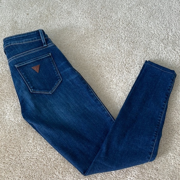 Guess Jeans - Picture 2 of 5